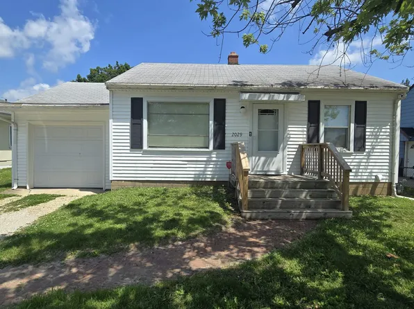 2029 W Forrest Hill Ave, Peoria, IL 61604