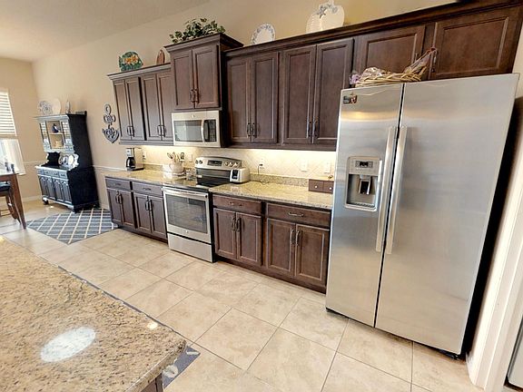 5th image of 529 Campana St