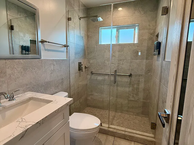 2428 N Lincoln St — Photo 15