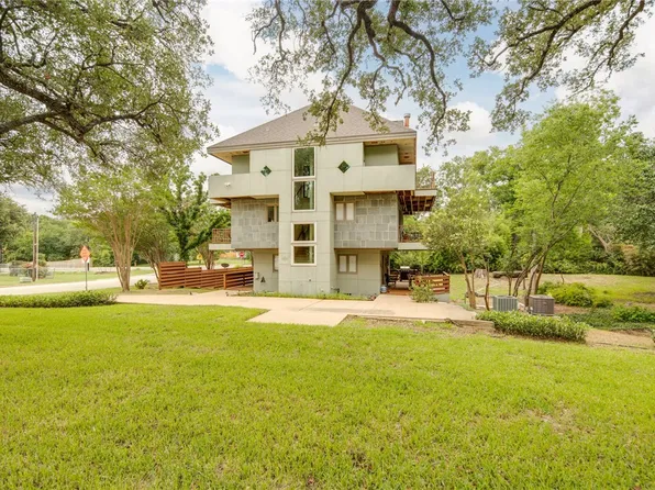 1015 E 24th St, Bryan, TX 77803