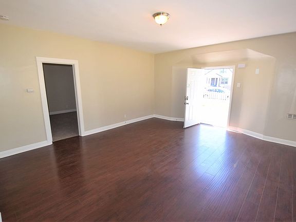 3rd image of 1515 W 69th St