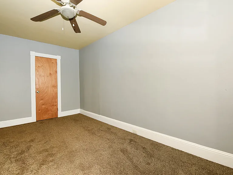 256 1/2 E Grove St #256 — Photo 20