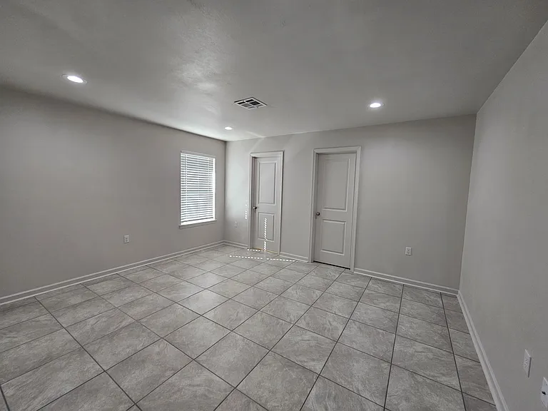 1658 Acadian Dr — Photo 6