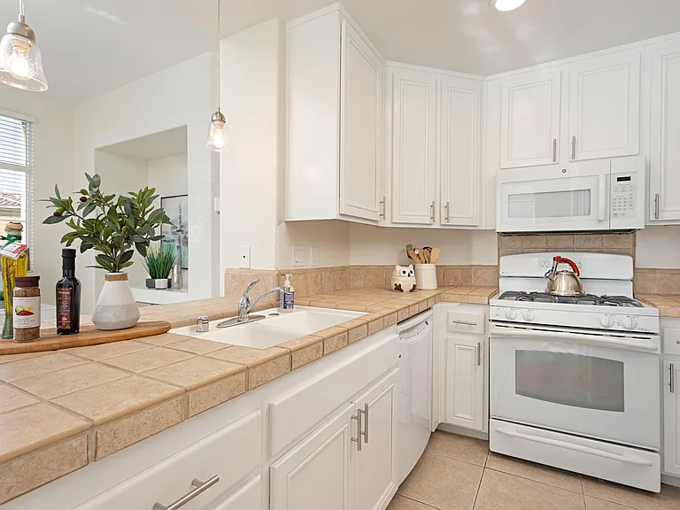 577 Almond Rd — Photo 9