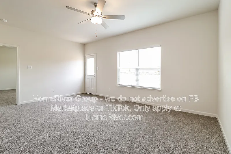 5 bed, 2.5 bath, 2733 sqft, $2,695 — Photo 2