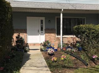8 Aspen Dr, North Brunswick, NJ 08902