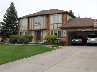 5100 W Pond Cir, West Bloomfield, MI 48323