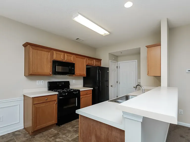 242 Regent Sq — Photo 8