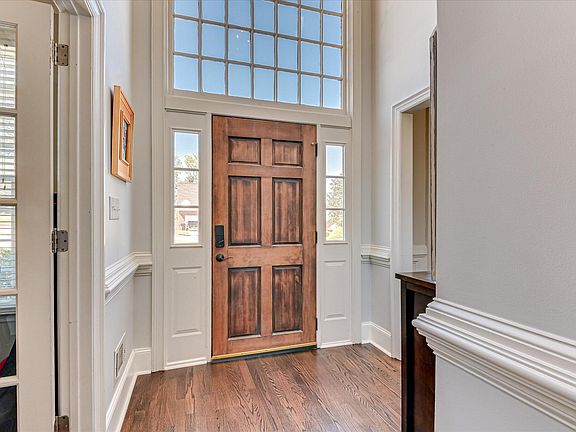 3rd image of 836 Park Chase Drive