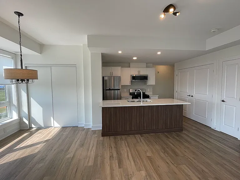 180 Cope Dr #301 — Photo 1