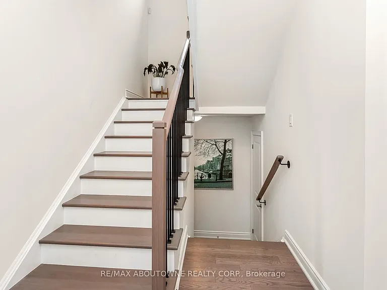 3294 Millicent Ave — Photo 44