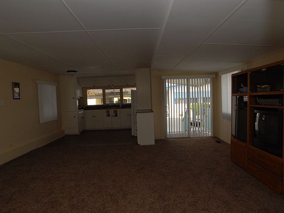 4th image of 42751 E. Florida Avenue