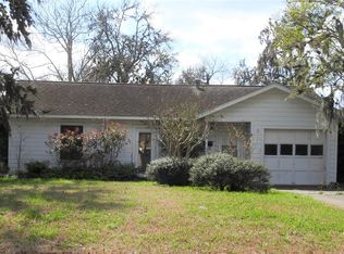 418 Center Way, Lake Jackson, TX 77566