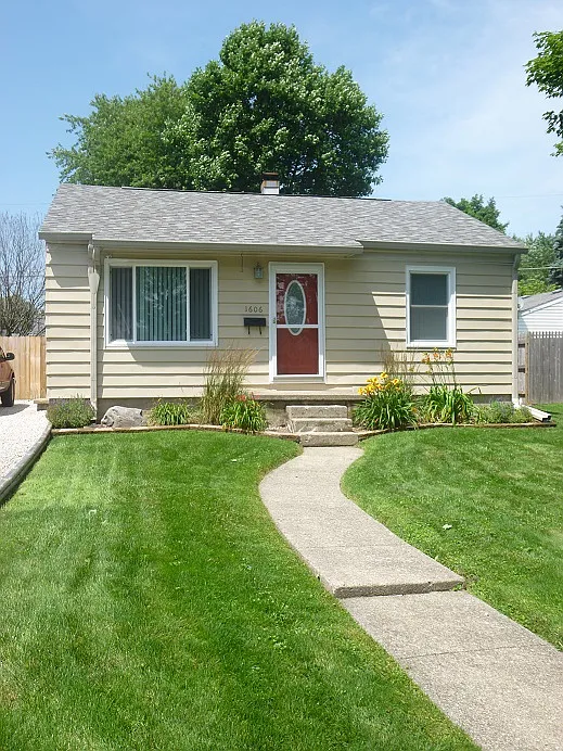 1606 W North St photo 1