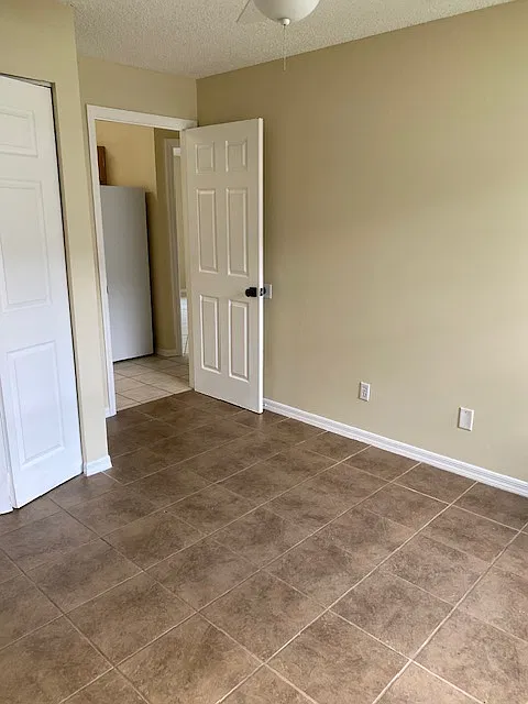 2 bed, 1300 sqft, $1,800 — Photo 4