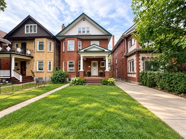 152 Medland St, Toronto, ON M6P 2N5