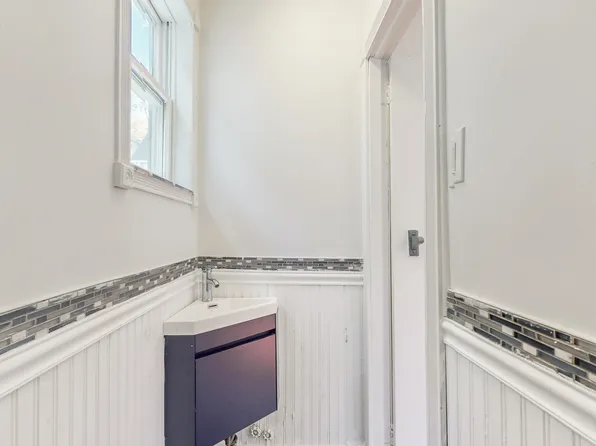 72-04 Manse Street image 8 of 20