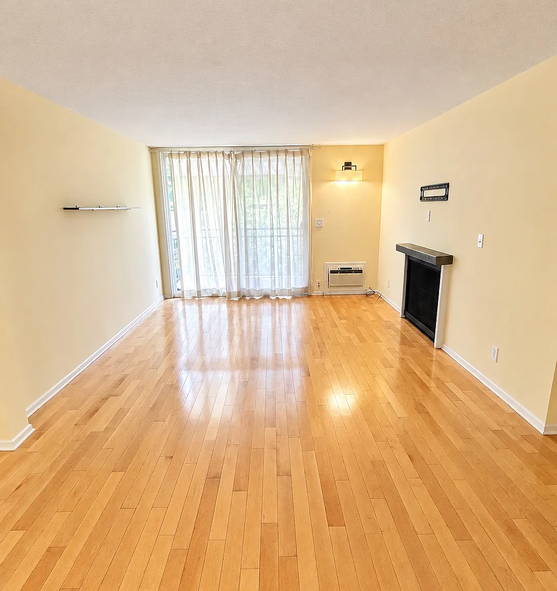 2 bed, 922 sqft, $3,398 — Photo 3