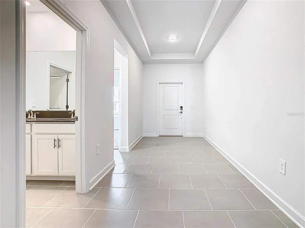 4 bed, 3.0 bath, 2196 sqft, $2,600 — Photo 4
