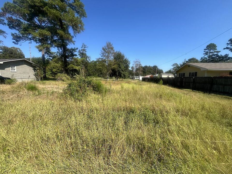 2nd image of 132 Pierce Cir