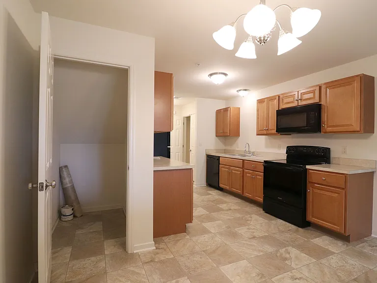 1605 W Main St #E — Photo 7