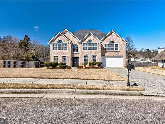 2nd image of 905 Carolinus Ct
