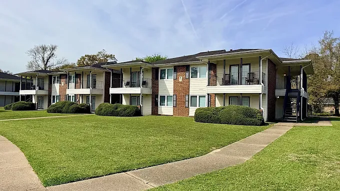 Washington Plaza Apartments — Photo 1
