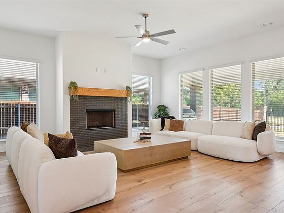 2nd image of 218 Oakcrest Dr