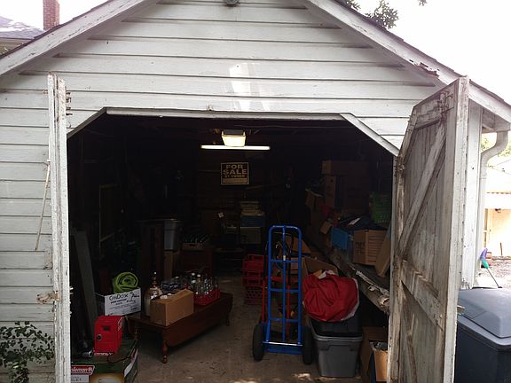 Garage has elec. water ph.