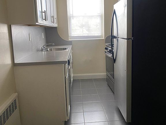 4th image of 87-01 Midland Pkwy #5L