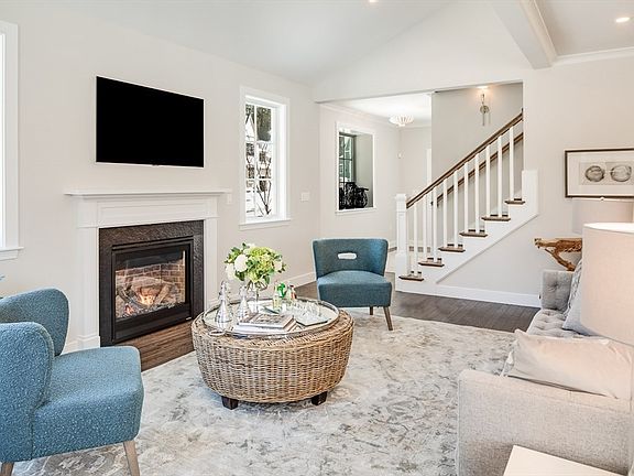 4th image of 17 Wolcott Woods Ln #17