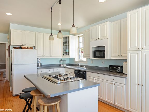 4th image of 3614 N Hoyne Ave