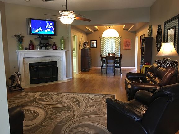 3rd image of 4837 Royal Oak Dr