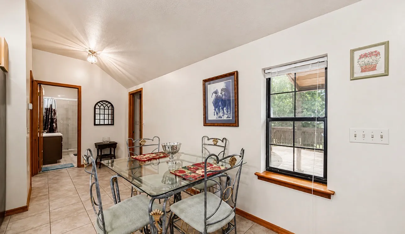 2 bed, 1500 sqft, $1,800 — Photo 2