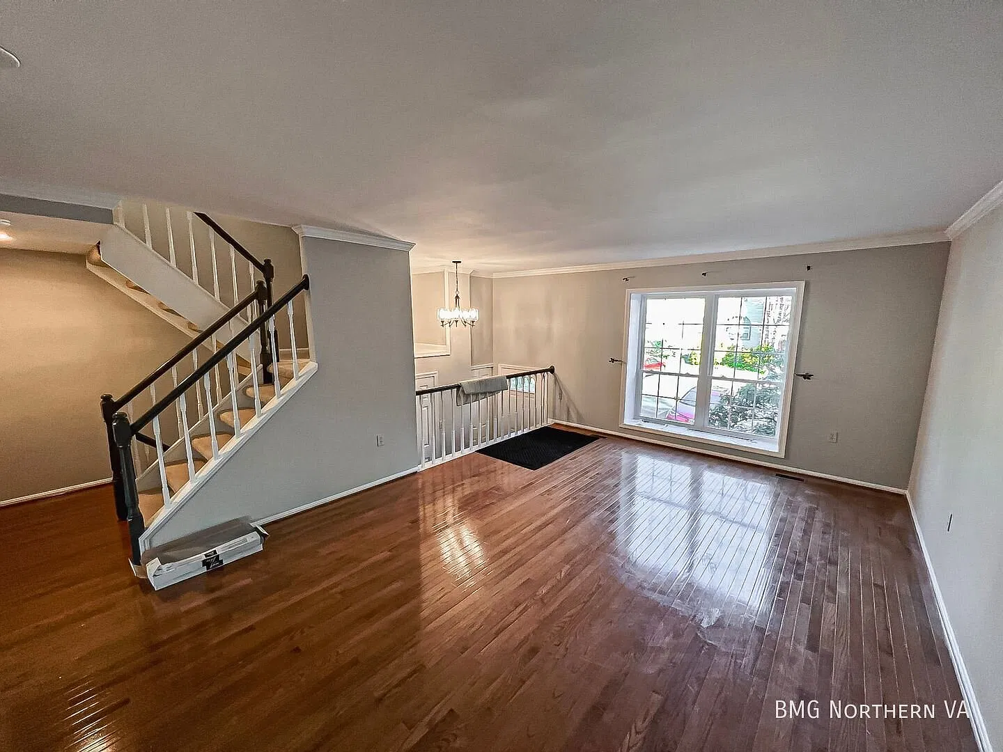 Updated and Upgraded 3BR/2.5BA Dutch Colonial Townhome In Blake Tree Manor — Photo 4