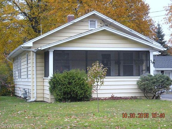 2nd image of 39 Willard Ave E