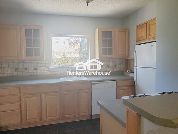 3rd image of 1951 Dresden Dr