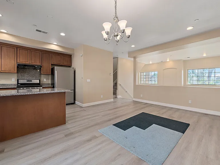 562 Lambert Ter — Photo 20