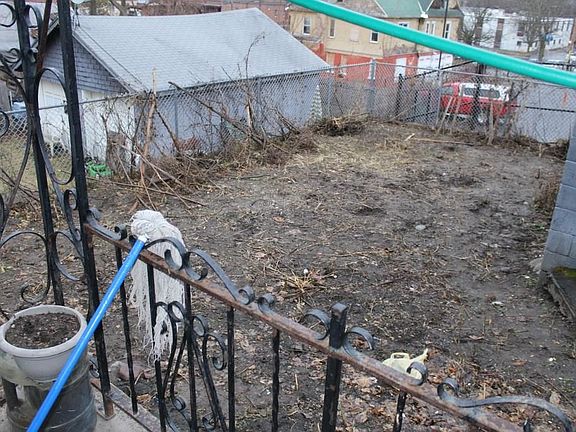 3rd image of 606-08 Eight Hickory St