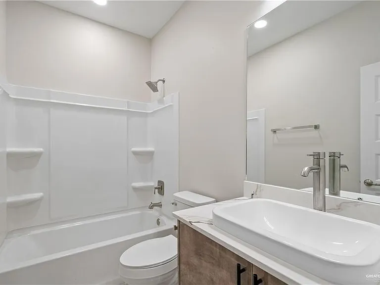 405 N Onyx Ave #2 — Photo 15