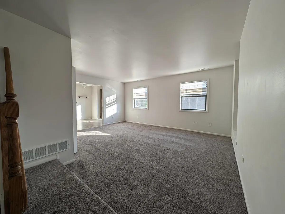 Living Room - 1516 W Jefferson Ave #B