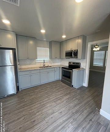 4th image of 301 Medina Dr