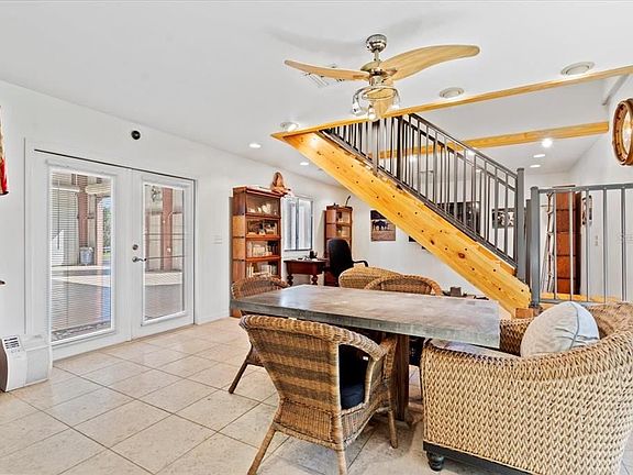 4th image of 380 Hampstead Dr