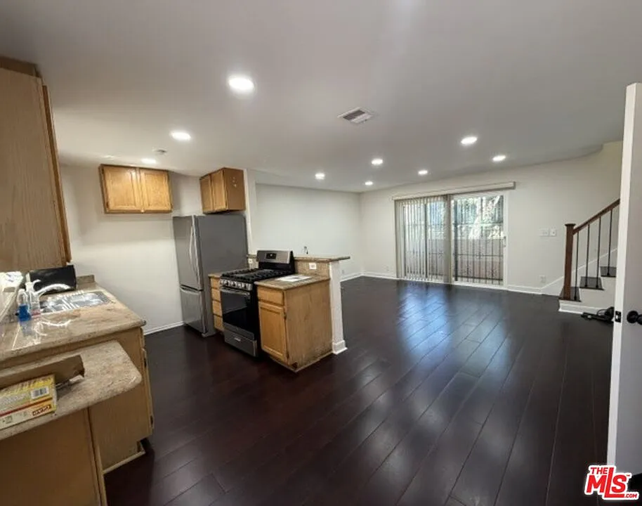 720 N Eucalyptus Ave #106