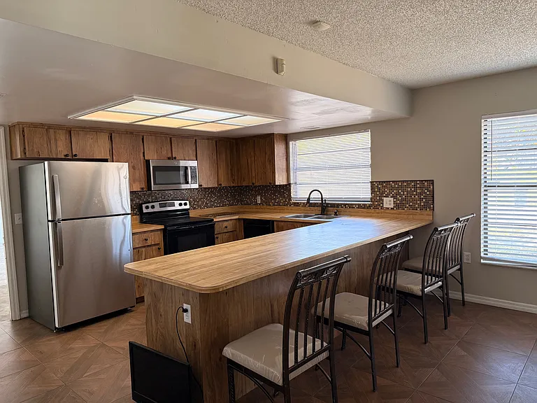 Lake Hill Cir — Photo 11