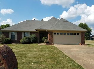 10100 Riggan Dr, Olive Branch, MS 38654
