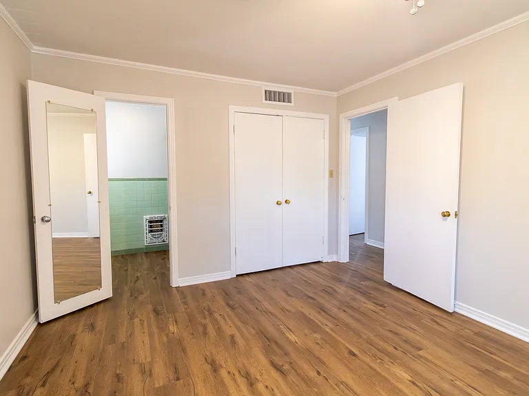 2400 Hampstead Ln — Photo 22