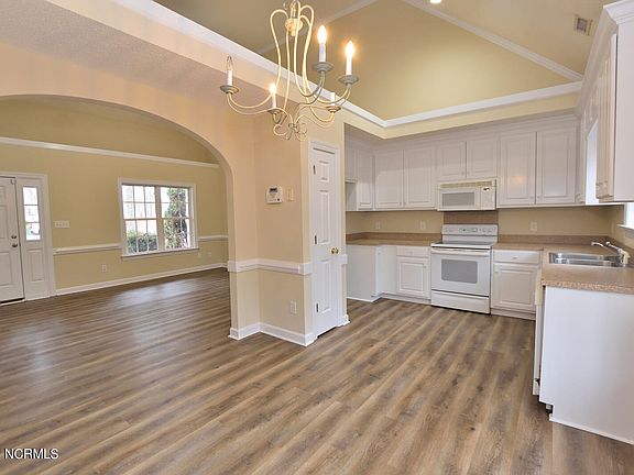 4th image of 3320 Woodbrook Drive
