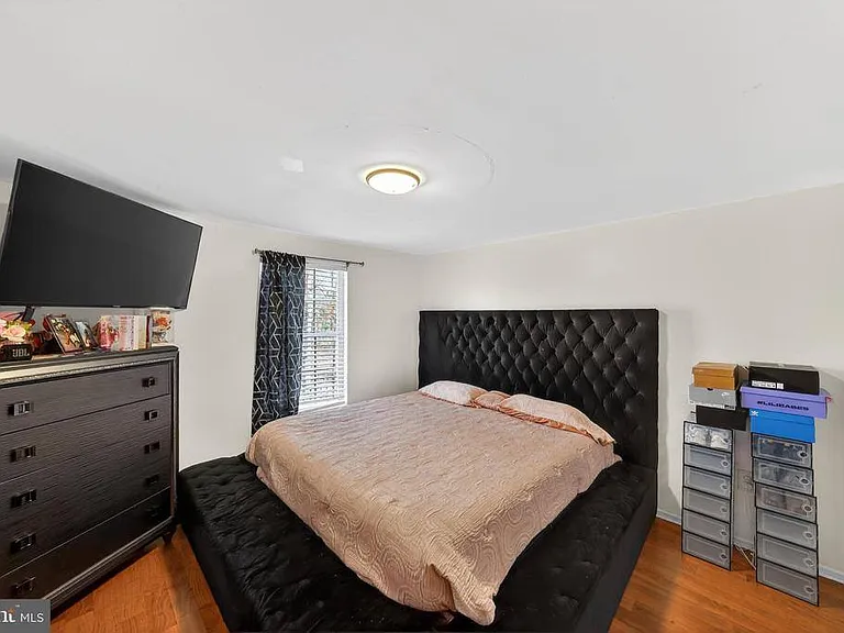 2523 Robinson Pl — Photo 29