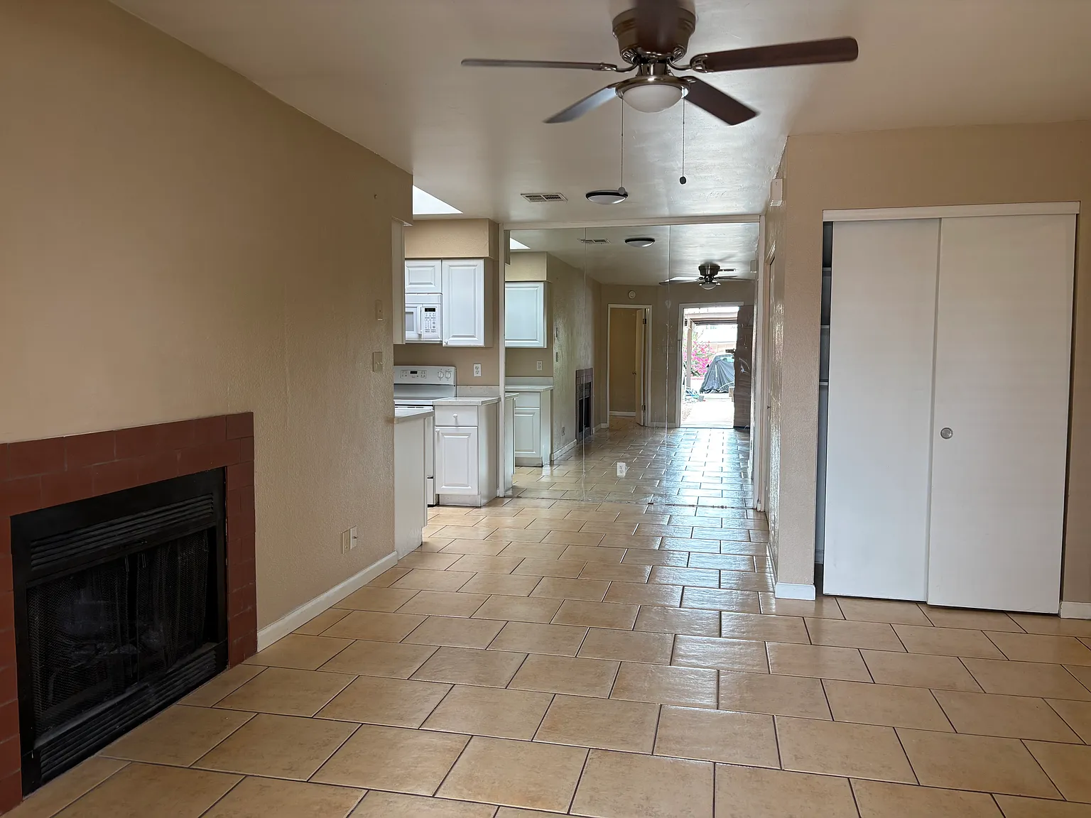 2 bed, 831 sqft, $1,550 — Photo 3